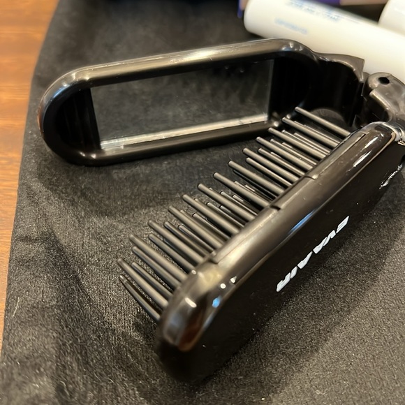 Giorgio Armani x Eva Air Business Class amenity kit. NEW - Picture 5 of 6